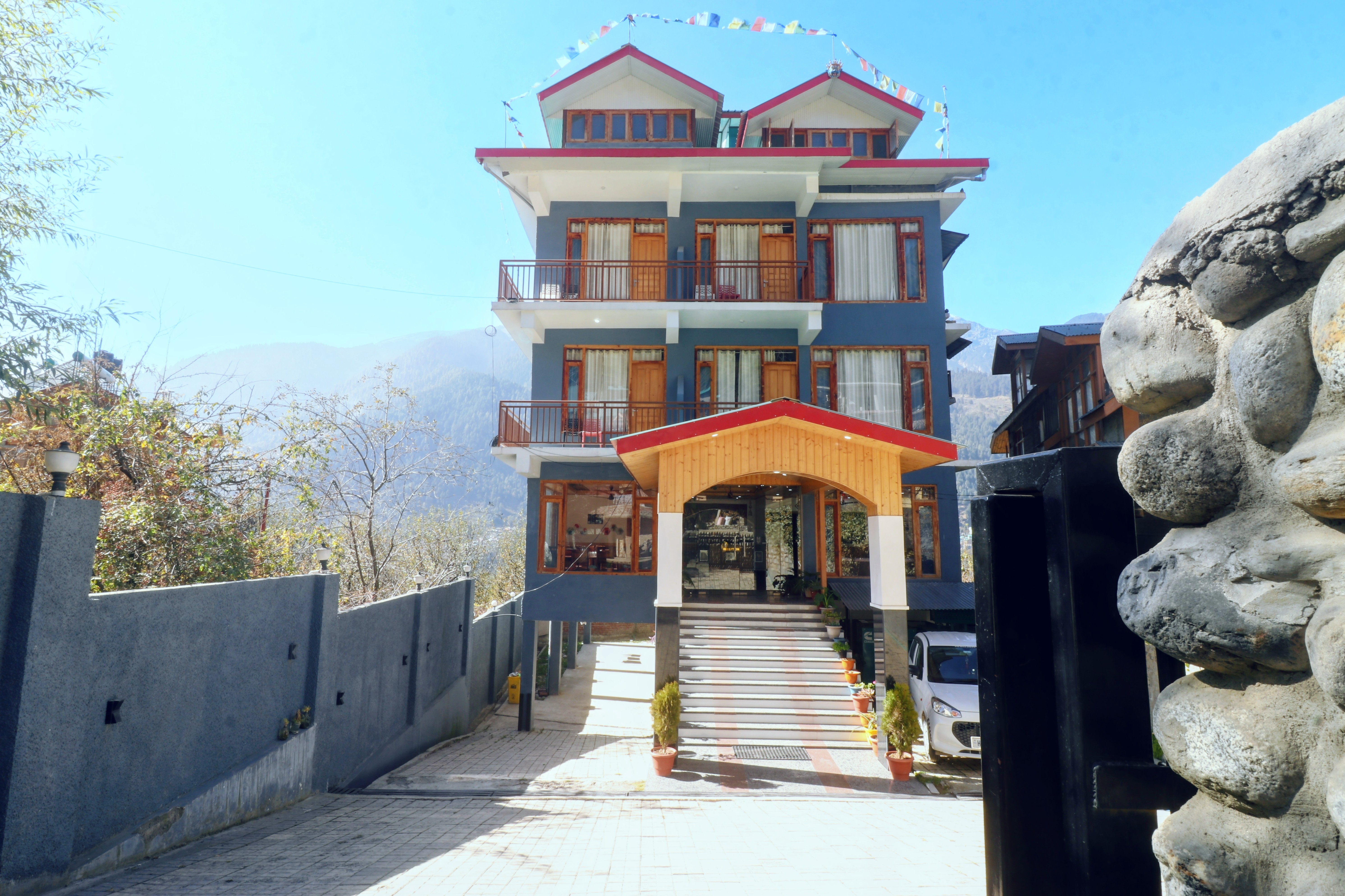 Hotel Sakura Palace Manali — Hotel Property Image